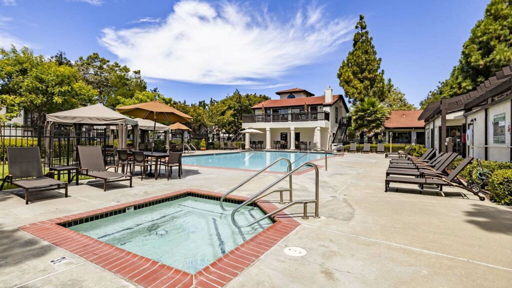 Ardenwood Forest swimming pool and hot tub