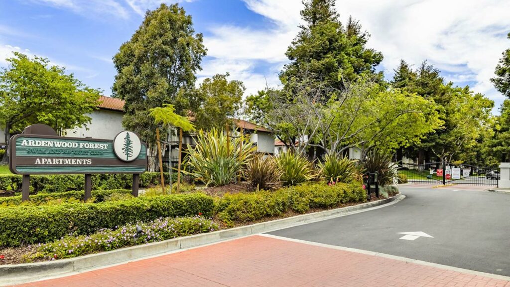 Ardenwood Forest front entrance with sign